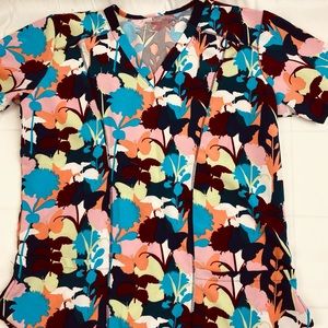 Scrubaid- Scrub top only. Printed. Large. V-shape. Stretch . Tapered Fit.